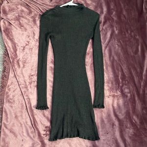 selling this dark grey dress !